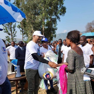 Remise du don à Kalehe